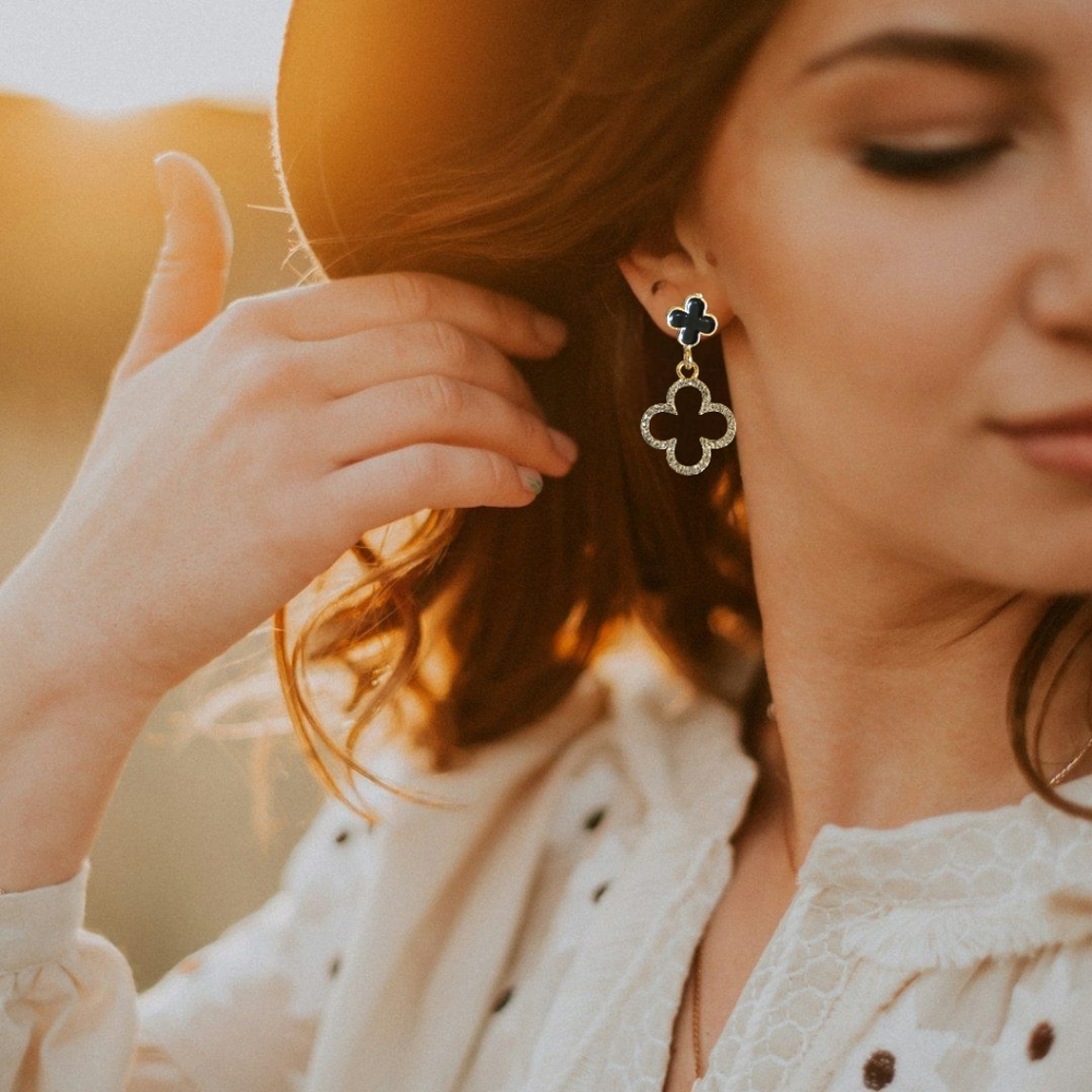 Elegant Black and Gold Clover‎ Earrings